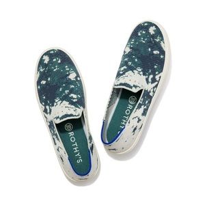 New in box Rothy’s sea green sneakers🌊